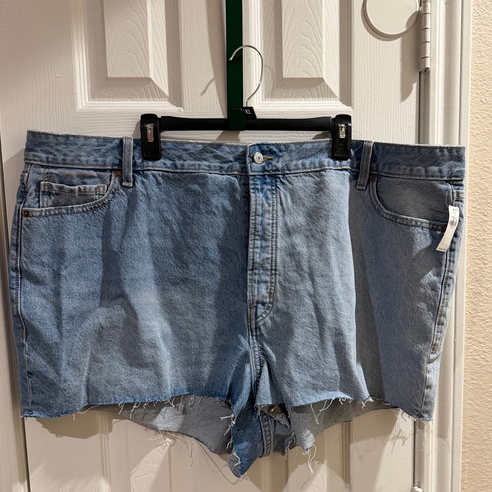 NWT Old Navy Women’s Plus Size High Rise OG Straight Denim Shorts